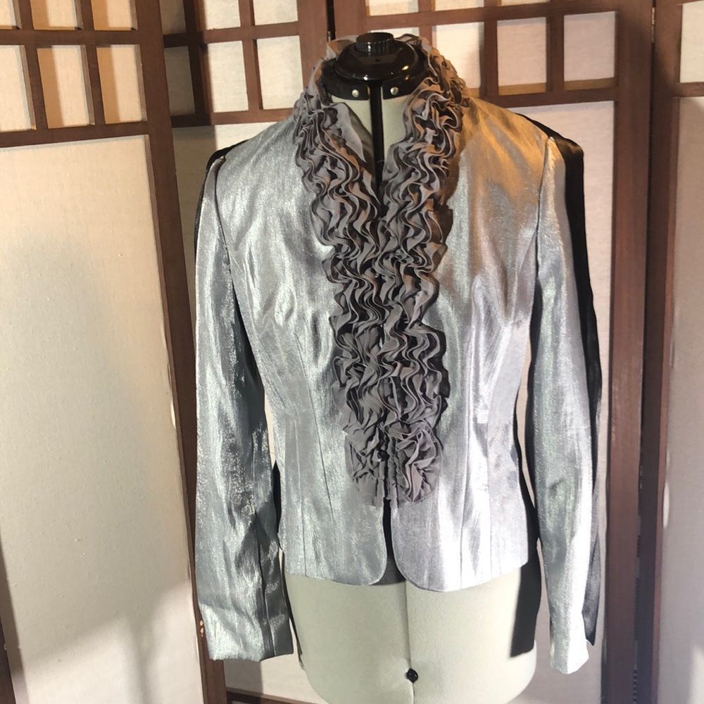 Adrianna Papell Evening Essentials sz 10 jacket/zipper in front/ silver/ruffle